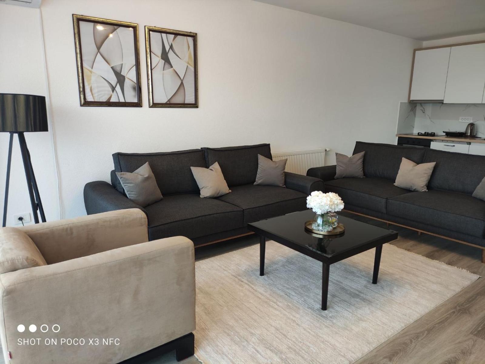 Apartment Prizreni-Free Private Parking מראה חיצוני תמונה