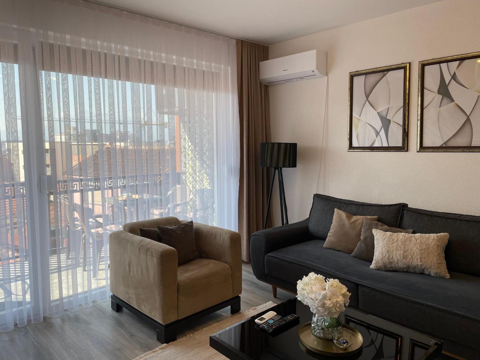 Apartment Prizreni-Free Private Parking מראה חיצוני תמונה