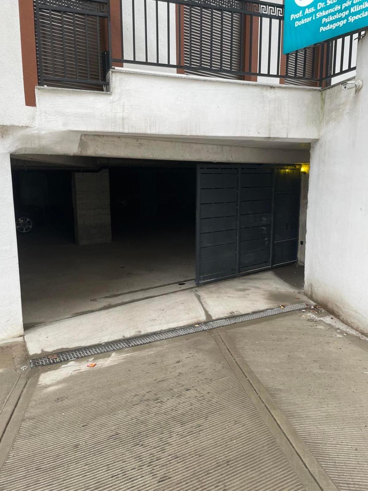 Apartment Prizreni-Free Private Parking מראה חיצוני תמונה